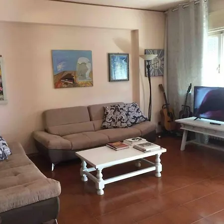 The Piano Apartment, Easy Park And Go Apartment