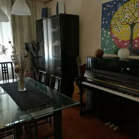 The Piano Apartment, Easy Park And Go