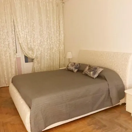 The Piano Apartment, Easy Park And Go